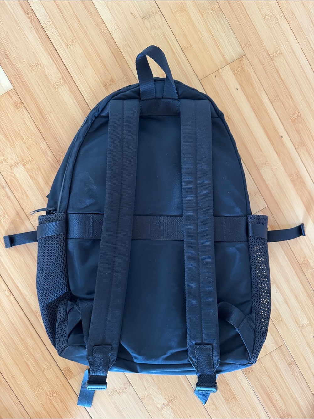 lululemon athletica Black Mesh-Front Backpack - Picture 6 of 8